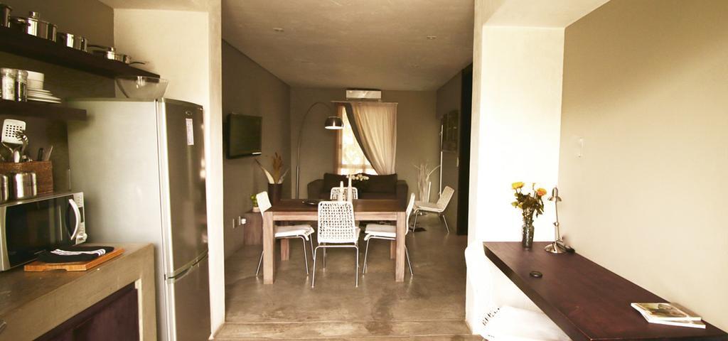 The Village Courtyard Suites & Executive Apartment Уиндхоек Екстериор снимка