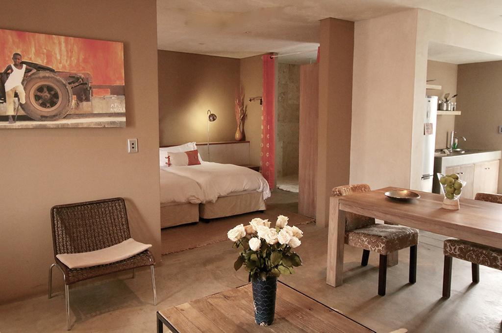 The Village Courtyard Suites & Executive Apartment Уиндхоек Екстериор снимка