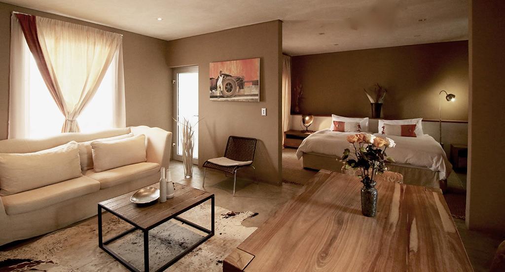 The Village Courtyard Suites & Executive Apartment Уиндхоек Екстериор снимка