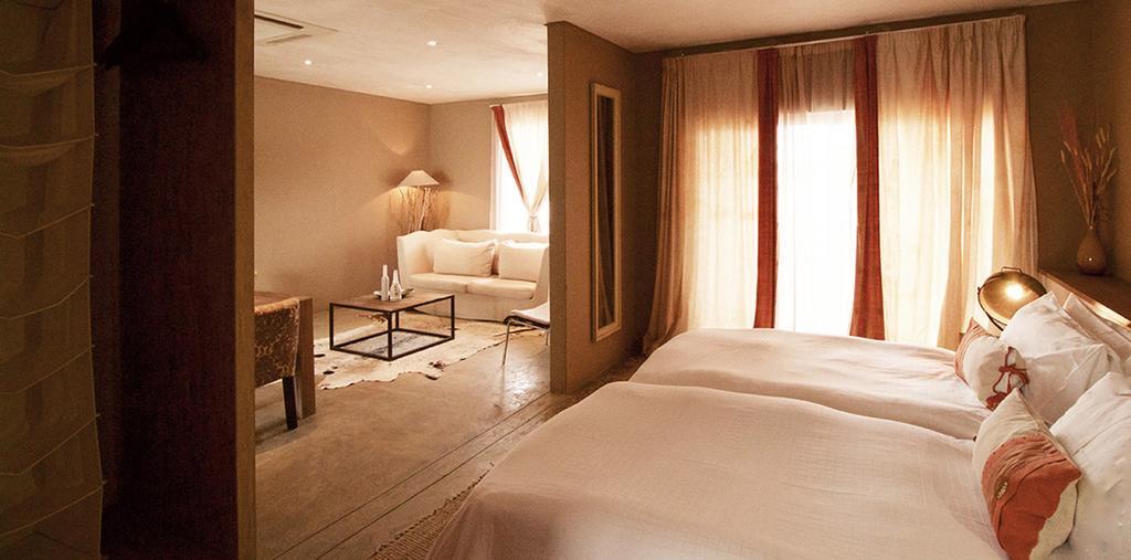 The Village Courtyard Suites & Executive Apartment Уиндхоек Екстериор снимка