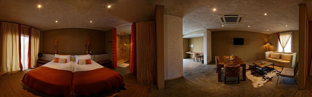 The Village Courtyard Suites & Executive Apartment Уиндхоек Екстериор снимка