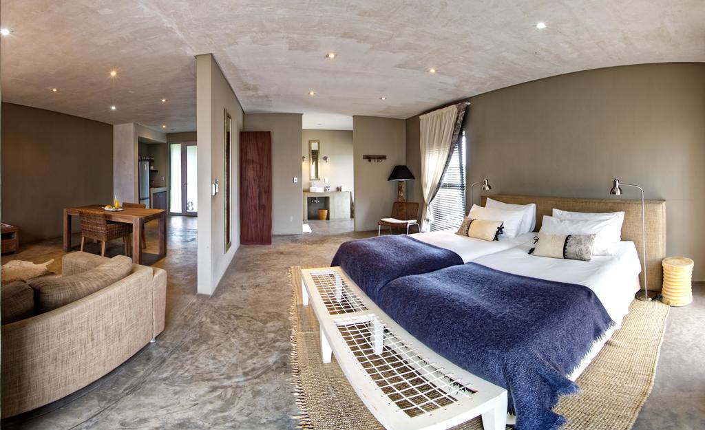 The Village Courtyard Suites & Executive Apartment Уиндхоек Екстериор снимка