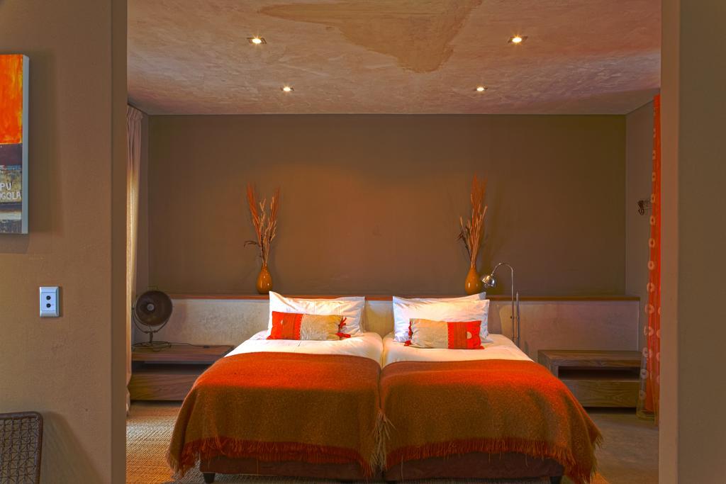 The Village Courtyard Suites & Executive Apartment Уиндхоек Екстериор снимка