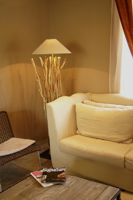The Village Courtyard Suites & Executive Apartment Уиндхоек Екстериор снимка
