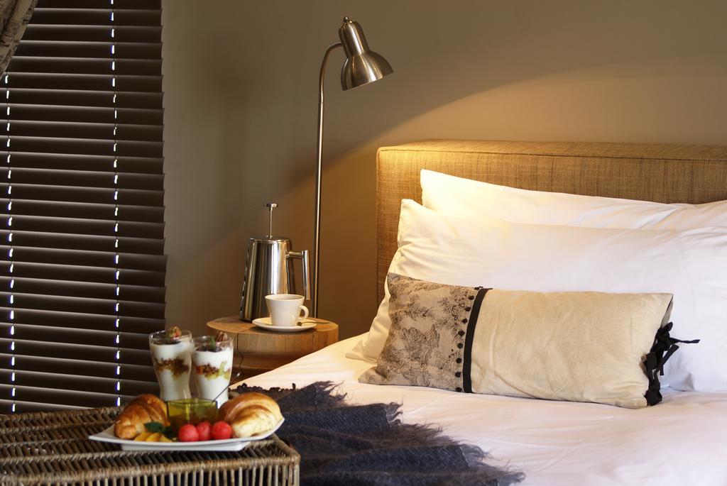 The Village Courtyard Suites & Executive Apartment Уиндхоек Екстериор снимка